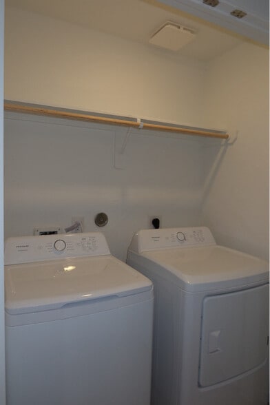 Building Photo - 5122 Red Drum Dr