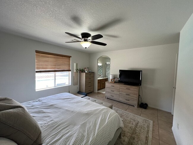 Building Photo - SOLAR & POOL HOME!