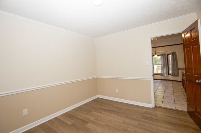 Building Photo - 330 Conifer Dr