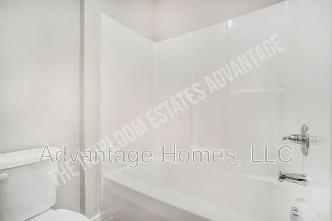 Building Photo - 337 N 5th Terrace