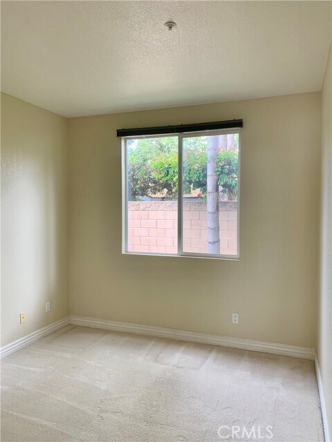 Building Photo - 281 Mesa Dr