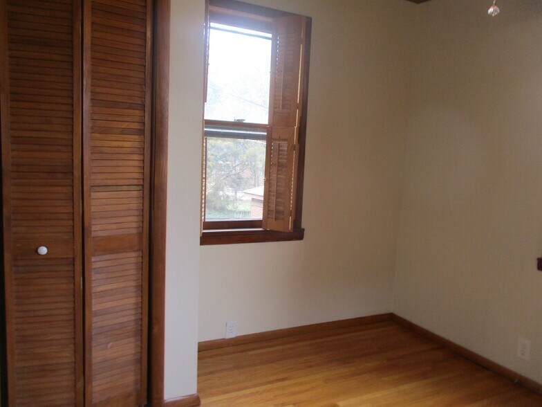 Building Photo - 1081 Terrace Dr