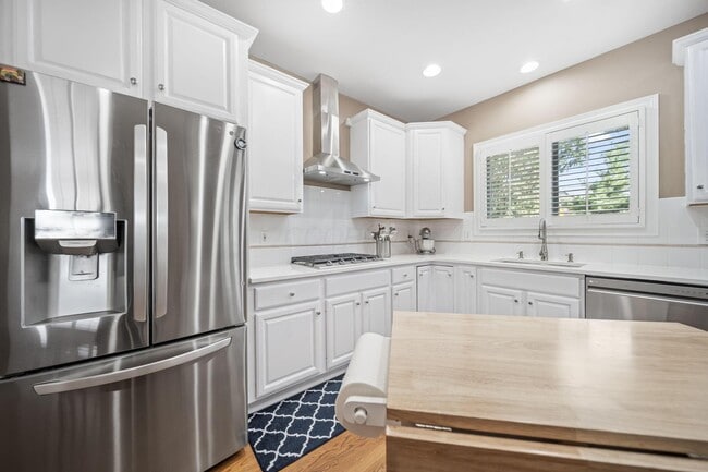 Building Photo - 4939 Stonehaven Dr