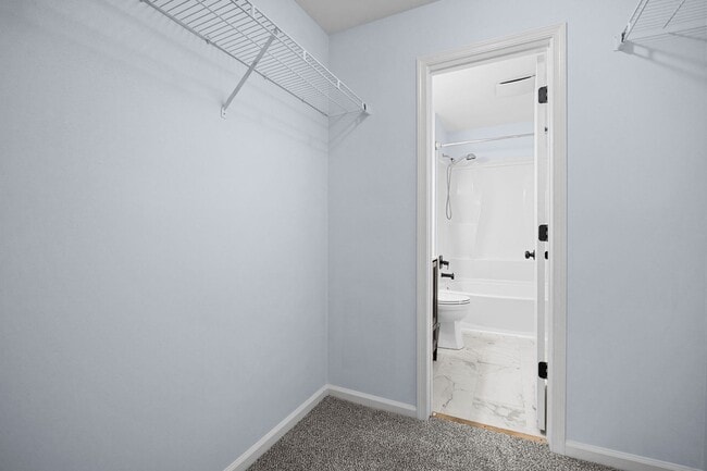 Building Photo - Fully Renovated Condo for Rent in Virginia...