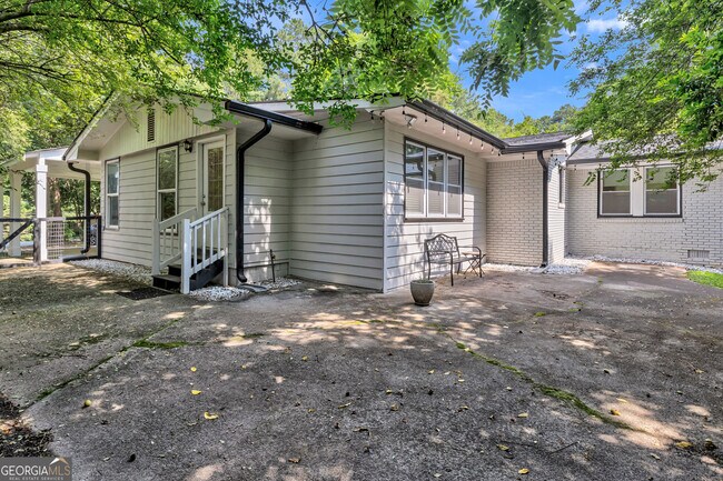 Building Photo - 5772 Lilburn Stone Mountain Rd