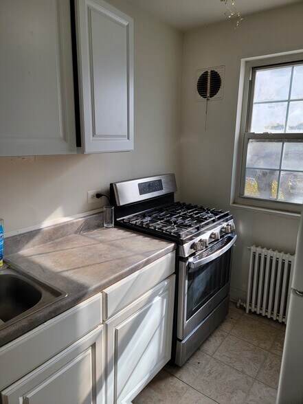 Kitchen - 5216 8th Rd S