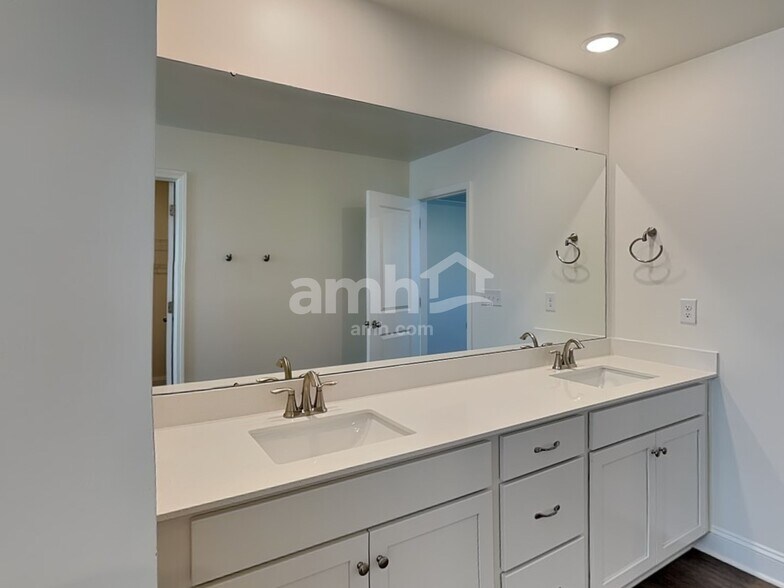 Building Photo - 3508 Lincoln Hts Ln