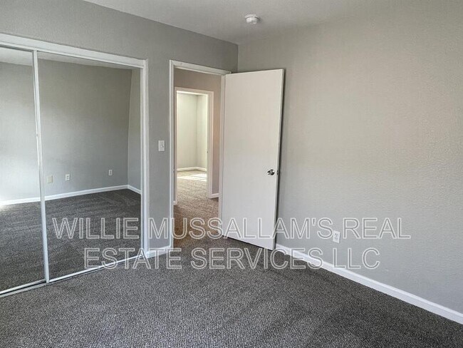Building Photo - 4117 Rogers Canyon Rd