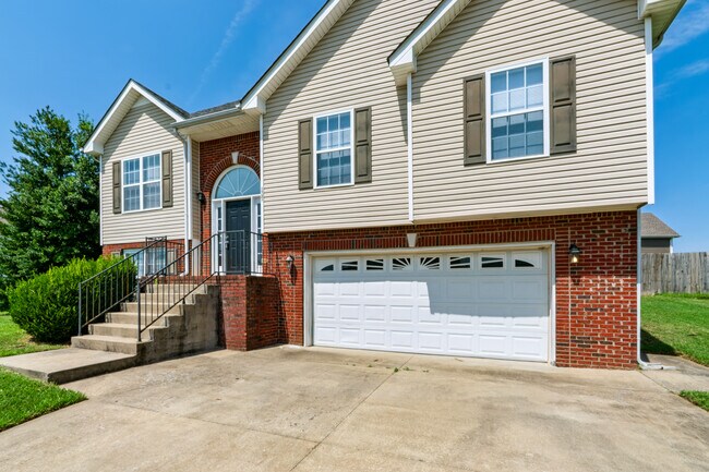 Building Photo - Flagstone Drive