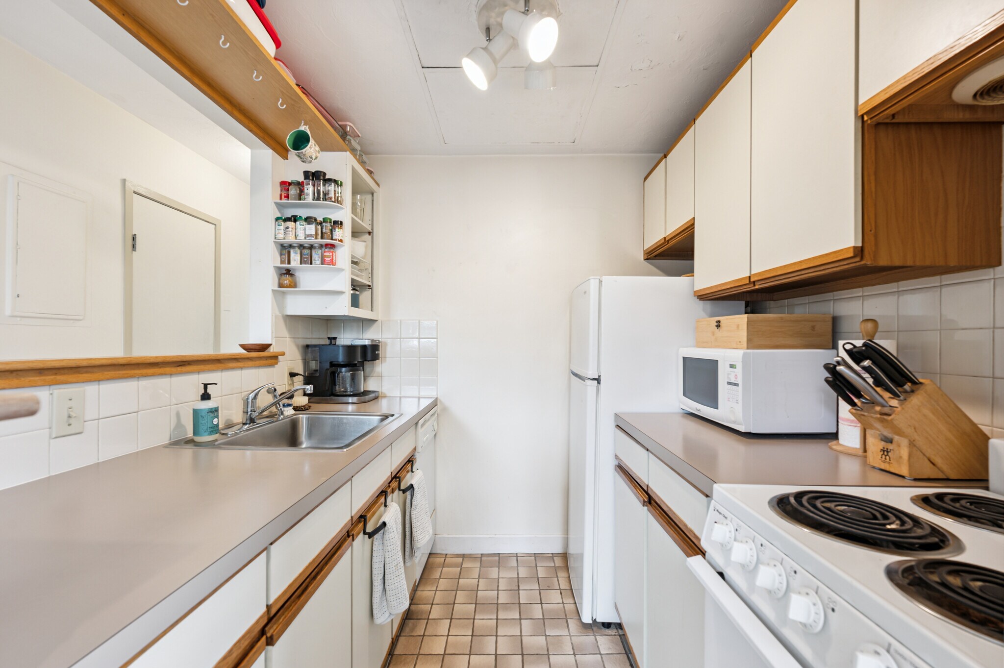 Building Photo - 5 Grove St