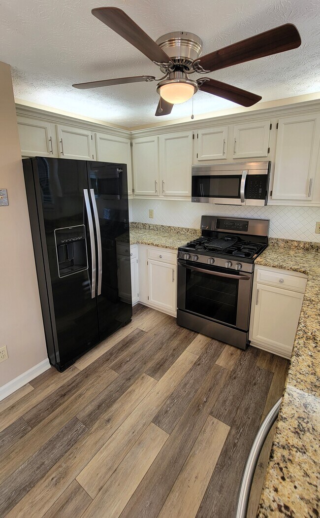 Building Photo - 6509 Blossomwood Cir NE
