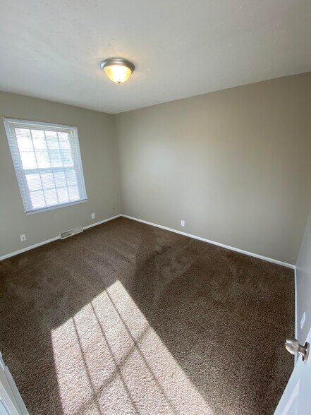 Bedroom 1 - 5606 S 114th St