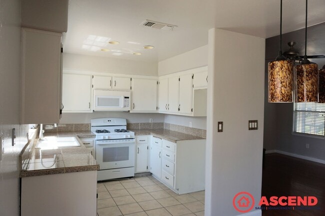 Building Photo - Beautiful Home Located in the Northwest!