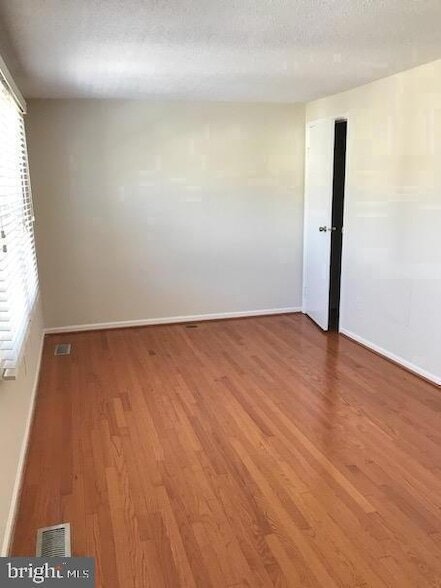 Building Photo - 3288 Wyndale Ct