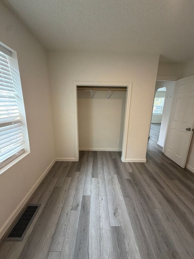 Building Photo - Freshly remodeled 3br 1ba, garage, LVP Flooring throughout.