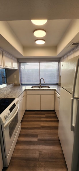 Building Photo - 705 Intrepid Dr