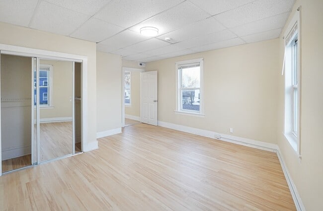 Primary Photo - 168 Lunenburg St