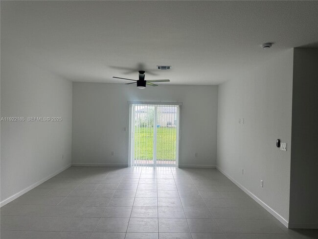 Building Photo - 5885 Sweetwood Dr