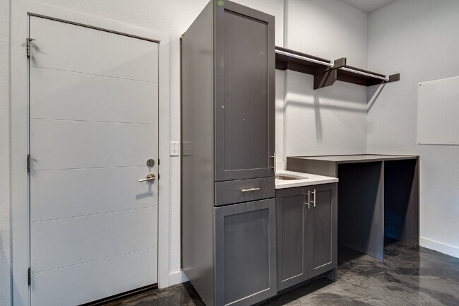 Building Photo - "Classy 3-Bed Oasis with Granite Touches &...