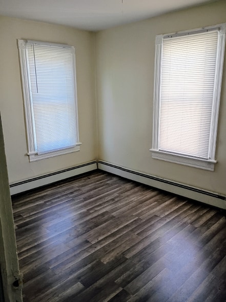 Building Photo - 28 Grant St