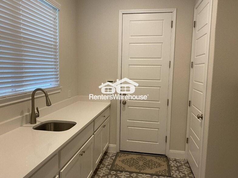 Building Photo - 1216 Forest St