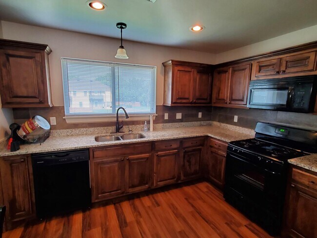 Building Photo - 37 W Thatcher St