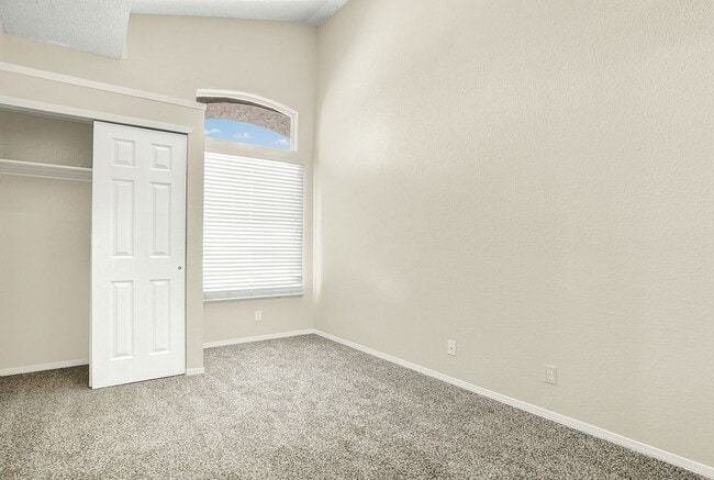 Building Photo - Eastside 2 Bedroom 2 Bath