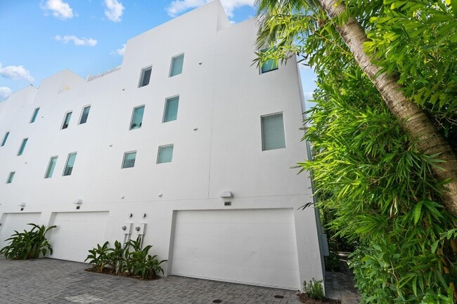 Building Photo - 775 NE 4th Ave