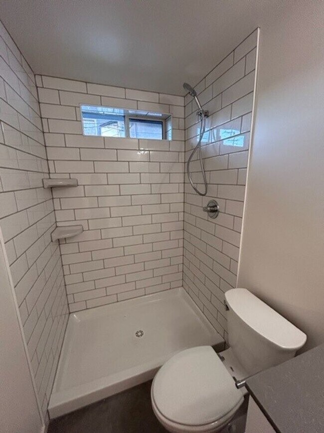 Building Photo - Completely Remodeled 2 BR/2 BA House available in the Central District