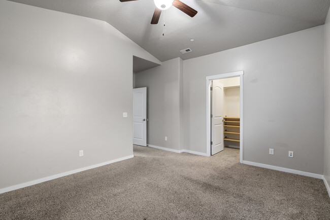 Building Photo - 127 Jordan Ridge Boulevard