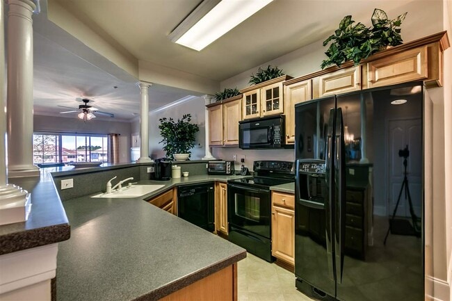 Building Photo - 2180 Waterview Dr