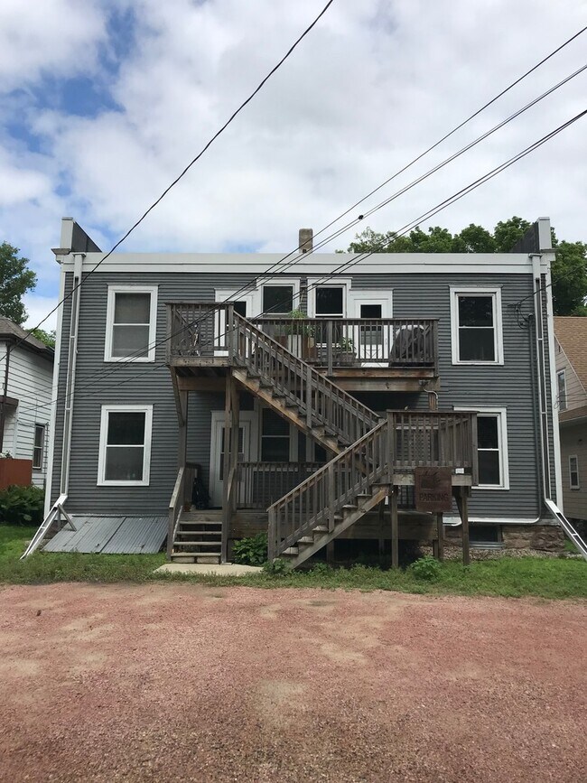 Building Photo - 715 S Phillips Ave