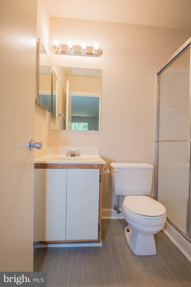 Building Photo - 800 College Ln