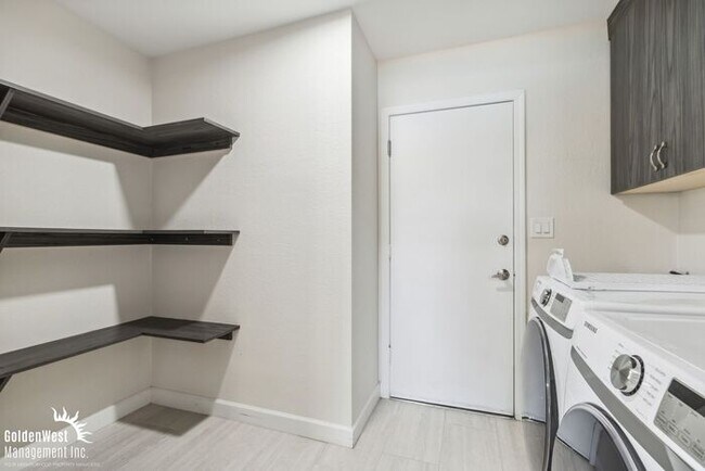 Building Photo - Captivating 3Bdm 2Ba Home with Pool in Scottsdale