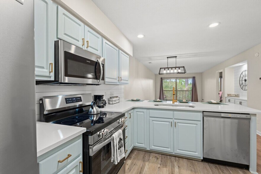 Building Photo - 412 Pinehurst Ln