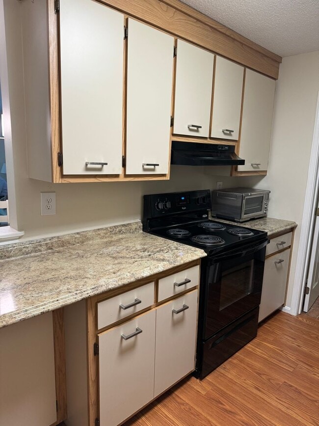 Building Photo - Nashua Ledgewood Hills condo for rent