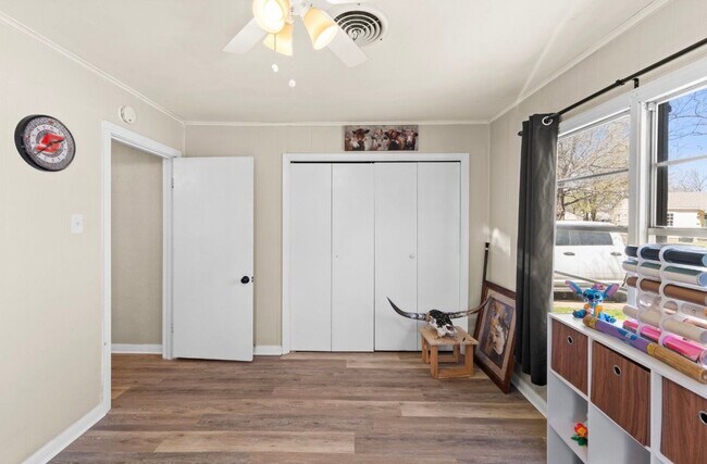 Building Photo - 917 Crockett Ct