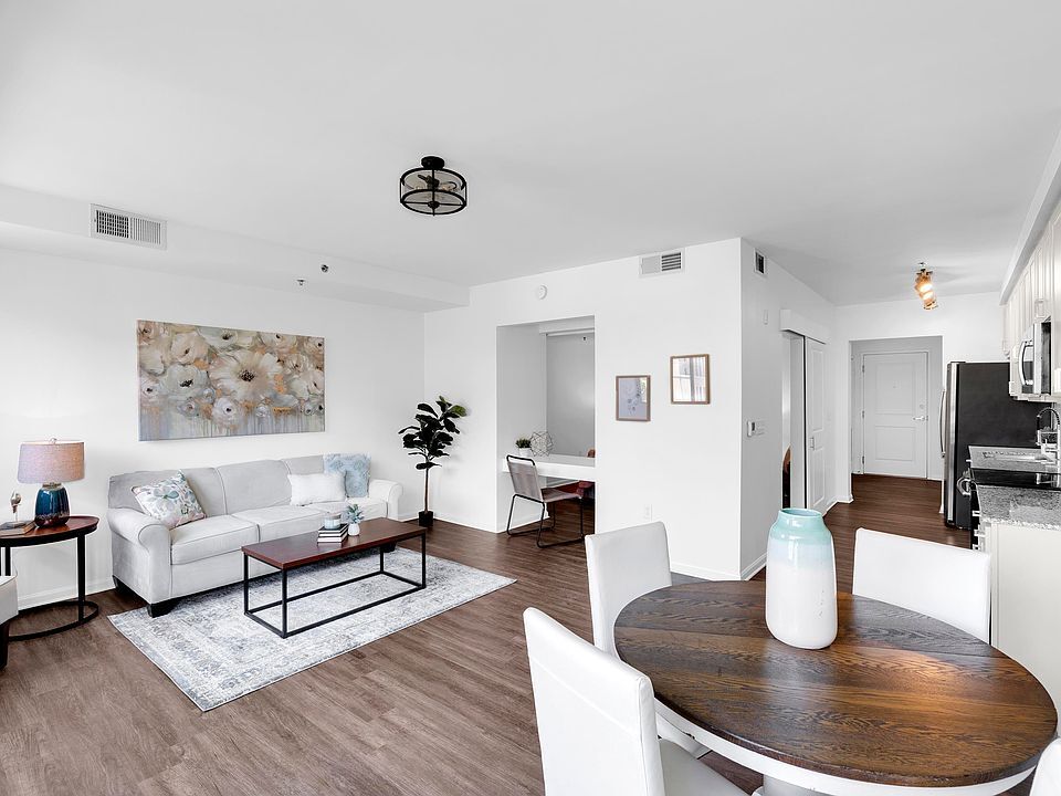 Living Room - 100 E Washington St