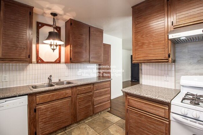 Building Photo - 2745 Princeton Ave