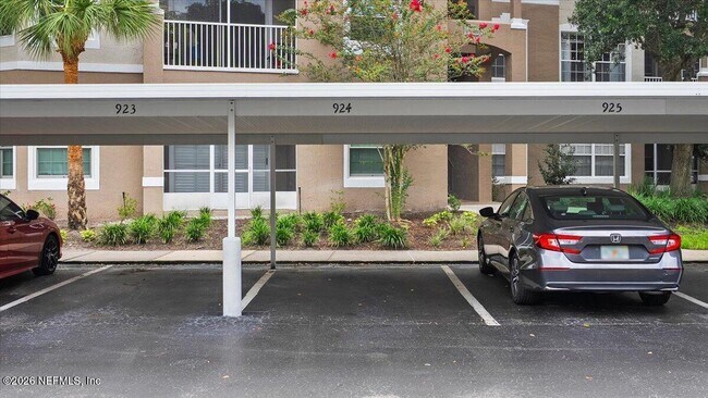 Building Photo - 10550 Baymeadows Rd