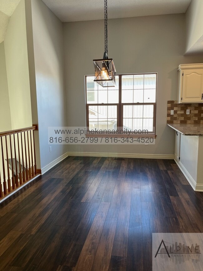 Building Photo - Beautiful California Split in Platte County