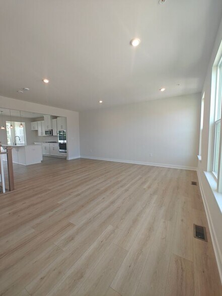 Building Photo - 109 S Durham Dr