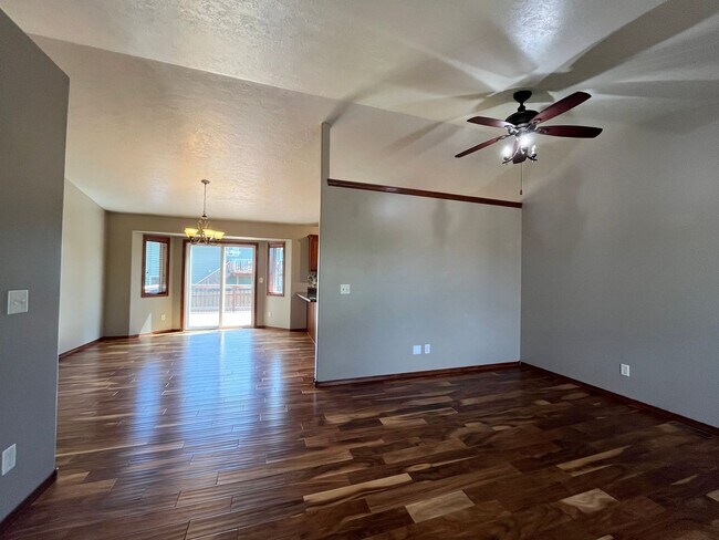 Building Photo - Stunning 4 Bed/2 Bath with 3 Car Garage and Fenced in Yard!