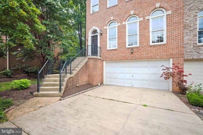 Building Photo - 10189 Castlewood Ln