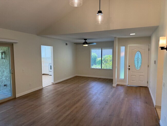 Building Photo - Perimeter location with great views - Leis...