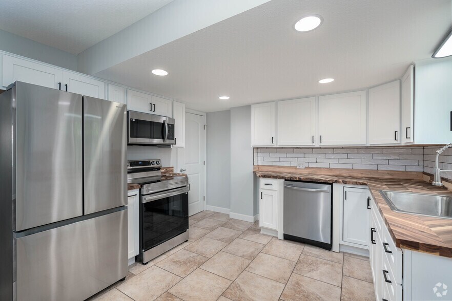 Primary Photo - The Residences at 440 - FIRST MONTH FREE