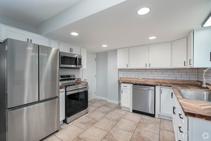 Primary Photo - The Residences at 440