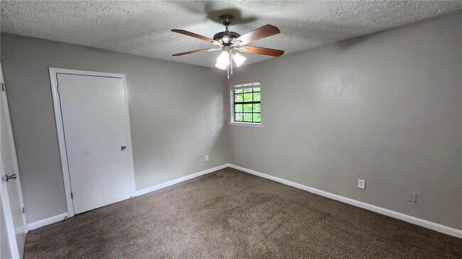 Building Photo - 4011 Pinehurst Pl