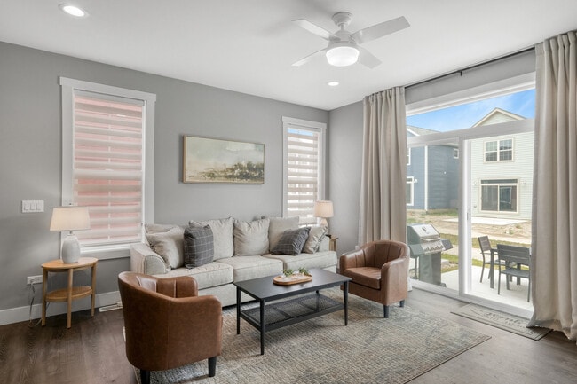 Building Photo - 100 Great Loop E Dr