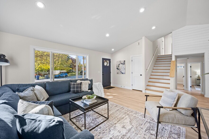 Building Photo - 1721 Northshore Dr